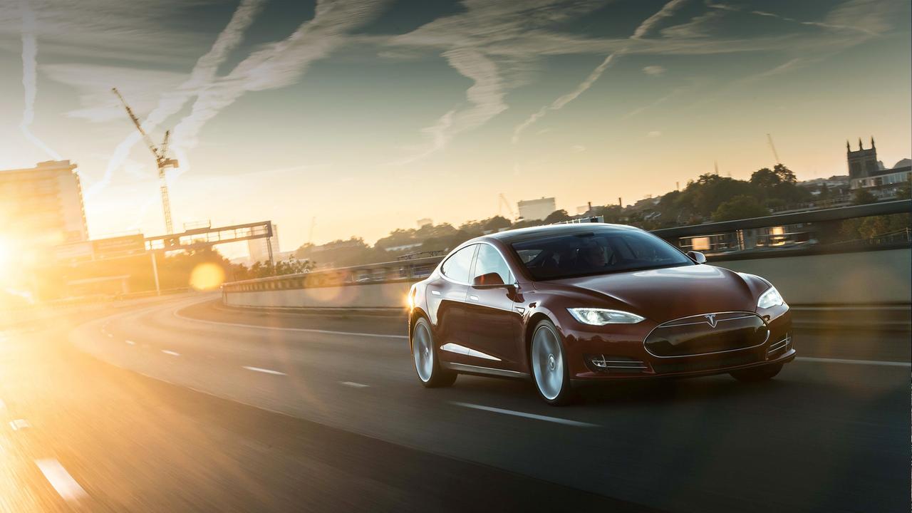 Почему Tesla теряет деньги