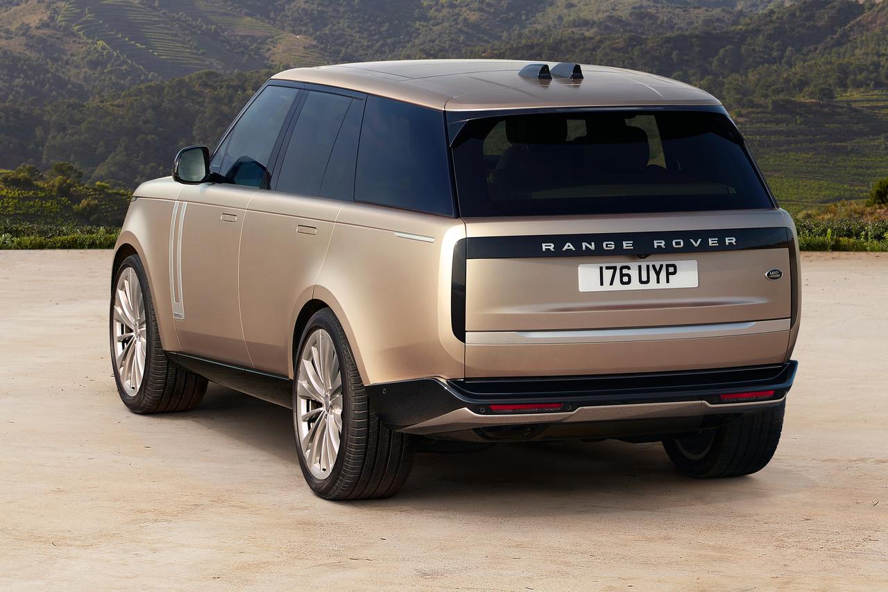Рассматриваем Range Rover во всех подробностях. Он точно новый?