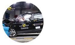 EuroNCAP уже провел [краш-тест Qashqai](http://motor.ru/news/2014/02/26/qashqaincap/). Кроссовер получил максимальный пятизвездочный рейтинг, но эксперты отметили вероятность хлыстовых травм шеи при ударе сзади, а защиту грудной клетки признали лишь «достаточной».
