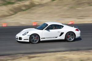 Porsche Cayman R руку  
в пасть не клади -- откусит