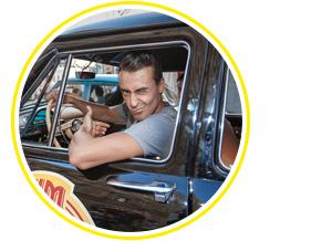 Роман Русинов после Ле-Мана сменил свой [прототип](http://motor.ru/articles/2015/05/21/wecmech/) на черную «двадцать первую» «Волгу» и получил специальный приз за лучшую реставрацию.