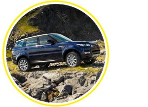 У Range Rover Sport может быть два типа трансмиссии. Простая – это самоблокирующийся Torsen и отсутствие пониженного ряда. Крутая (идет за доплату или в базе для версии Supercharged) – это симметричный дифференциал в центре, блокировки, двухступенчатая раздатка и активный задний диф