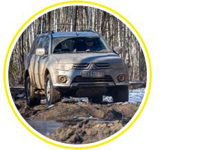 Наша техничка – Mitsubishi Pajero Sport с 2,5-литровым дизельным мотором (178 л.с., 350 Нм). Понижайка, подключаемый полный привод, блокировка заднего дифференциала, клиренс 215 миллиметров - все это есть в его арсенале, и все это нам очень пригодилось.