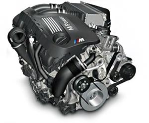 У мотора BMW M3 с индексом S55 нет, кажется, ни одной общей детали с серийными двигателями. У него алюминиевый блок цилиндров, две турбины и два топливных насоса — один просто не справляется.