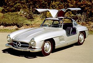 Впрыск топлива в 60-х не был новым трендом: Mercedes 300 SL уже 10 лет как ездил с механическим впрыском. А вот электронный впрыск в СССР стали осваивать почти одновременно с Западом. Правда, мы осваивали, а они – внедряли. В 1963-м ГАЗ обкатывал мотор ГАЗ-327, который так и не увидел свет. А Volkswagen в те же годы запустил электронный впрыск в серию.