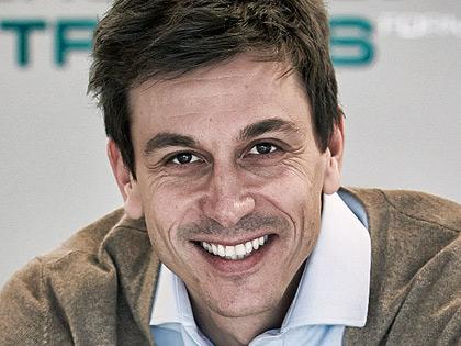 Тото Вольфф,
%глава спортивного подразделения Mercedes-Benz:
%«У американцев своя культура, они в восторге от NASCAR, но большинству европейцев эти гонки кажутся скучными. Господин Ауфрехт тоже так думал, пока не приехал на один из этапов: как только гонка стартует, трибуны начинает трясти от рева моторов, женщины кричат, болельщики в восторге. Нам нужно понять, как устроить для них спектакль. И, возможно, немного отойти от выбранной в Европе концепции. Здесь DTM прежде всего соревнование марок. В Америке почти никому нет дела до машин. Им нужны звезды уровня Тони Стюарта, Дэйла Эрнхарда. Нам надо заполучить звезд и попробовать через них рекламировать марки».