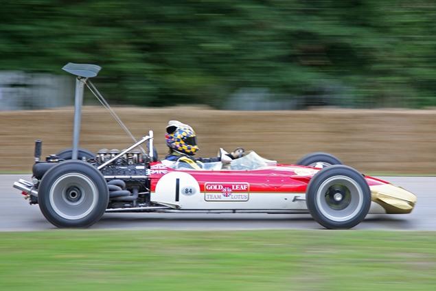 Болид Lotus 49B с регулируемым задним антикрылом, показанный на фестивале скорости в Гудвуде в 2008 году.