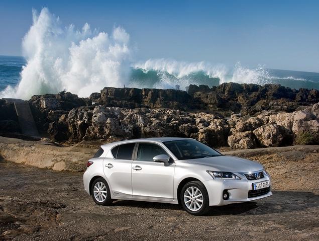 _**Lexus CT 200h**_ не боится  
жесткой борьбы с конкурентами  
в премиальном сегменте