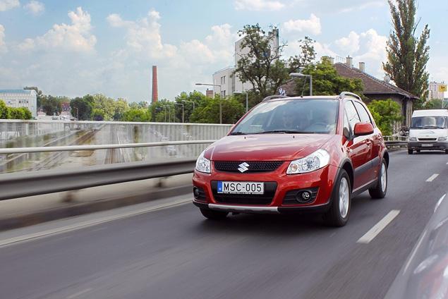 В этом году с января по май на российском рынке было продано 6343 автомобиля SX4. Всего же с момента своего появления в России SX4 разошелся тиражом в 33 тысячи 631 машину. До конца этого года Suzuki планирует реализовать 42 тысячи автомобилей, из которых на долю SX4 придется примерно 13 тысяч 800 экземпляров.
