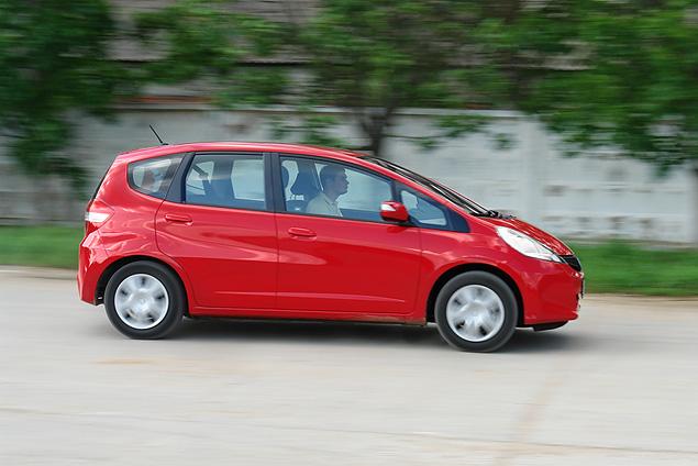В стандарте любая Honda Jazz оснащается системой курсовой устойчивости VSA. Но ее настройки вызвали определенные вопросы.