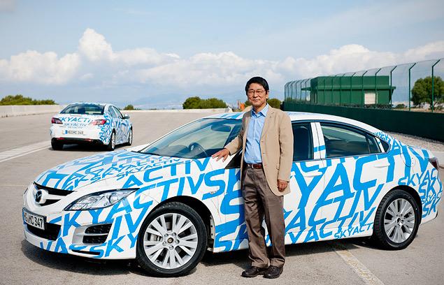 **Сеита Канаи (Seita Kanai), исполнительный вице-президент Mazda Motor Corporation:** "Подразделение серийного производства и наши инженеры работают вместе - для того, чтобы создать новую архитектуру с высочайшей эффективностью и высочайшего качества. Такую, чтобы мы могли делать цилиндры крупнее, или меньше, выше или ниже, комбинируя в количестве трех, четырех или шести штук для создания линейки двигателей для любой будущей модели".