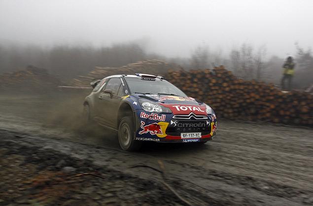 Серия сходов на осенних этапах WRC 2011 года лишила Леба очкового запаса, созданного в середине сезона, а агрессивная командная тактика Ford помогла Микко Хирвонену вплотную подобраться к Себастьену в общем зачете. Развязка наступила на финальном этапе чемпионата в Великобритании, когда соперник Леба не справился с грузом ответственности: Хирвонен ошибся в одном из поворотов и разбил машину. Впрочем, гонщик Citroen также не добрался до финиша -- на узкой проселочной дороге Себ лоб в лоб столкнулся с испанским зрителем, рефлекторно отрулившим направо, дабы избежать аварии.