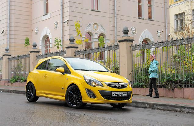 Наглядный пример того, что Corsa Color Edition притягивает к себе взгляды!