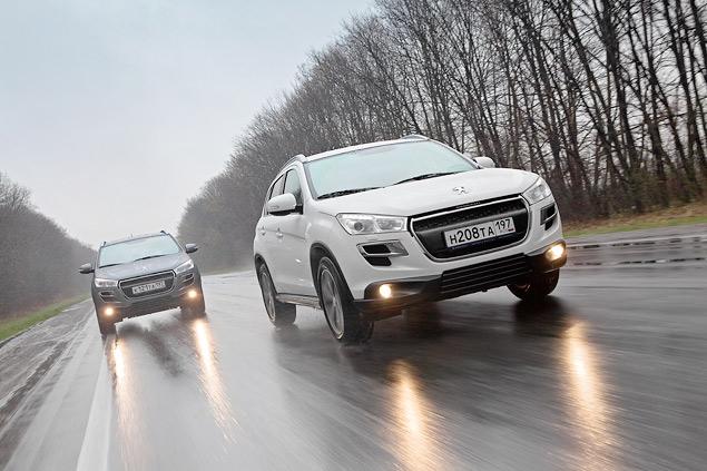 После 100 километров в час Peugeot 4008 разгоняется неохотно, и обгоны превращаются в очень неприятное занятие. Ему еще бы сил пятьдесят…