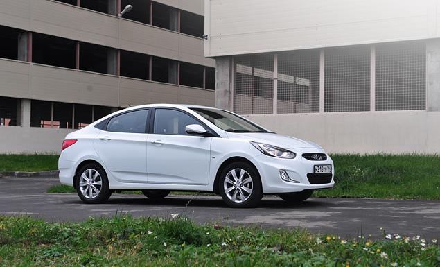 Для нашего теста была выбрана самая продаваемая в России иномарка – Hyundai Solaris в кузове седан, в самой популярной модификации со 123-сильным бензиновым двигателем 1.6 и четырехступенчатым «автоматом».