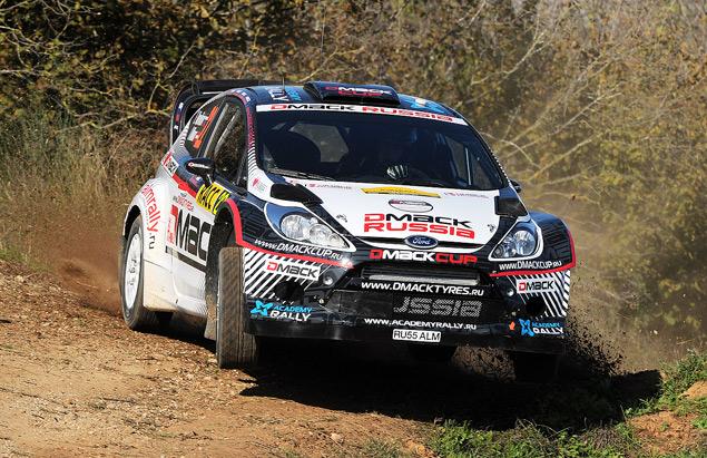 В минувшем сезоне Новиков арендовал Ford Fiesta WRC у ателье M-Sport, а счета оплачивал бизнесмен Михаил Лепехов. В конце сезона предприниматель [договорился](http://motor.ru/news/2012/10/16/novikovdmack/) с китайской шинной компанией DMACK: фирма на одну гонку стала официальным спонсором Новикова, обув машину пилота в собственные покрышки. На Ралли Испании автомобиль российского спортсмена перекрасили в фирменные цвета DMACK.