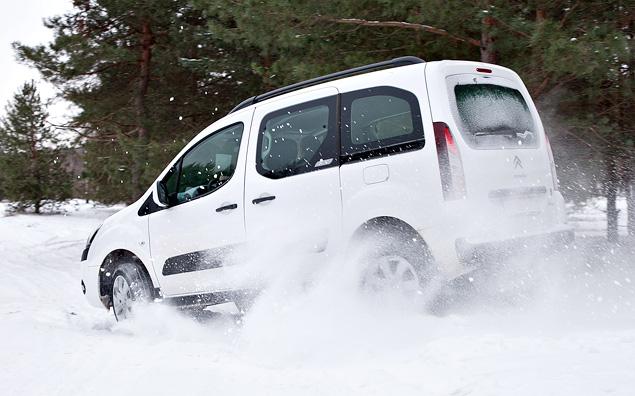 Подвеска Berlingo Trek стойко отработала упражнение «по замерзшему полю». Энергоемкость великолепна. Хочется верить, что и «данжелевские» проставки сдюжат