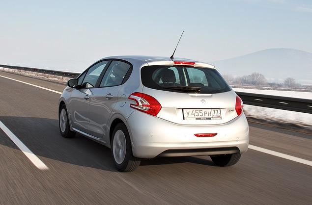 Снятся ли девушкам Peugeot 208?