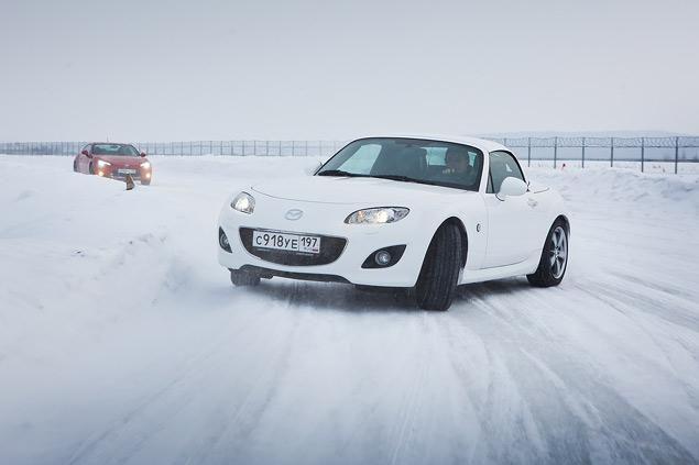 Благодаря шипованным шинам Mazda MX-5  
не оставила конкурентам ни единого шанса