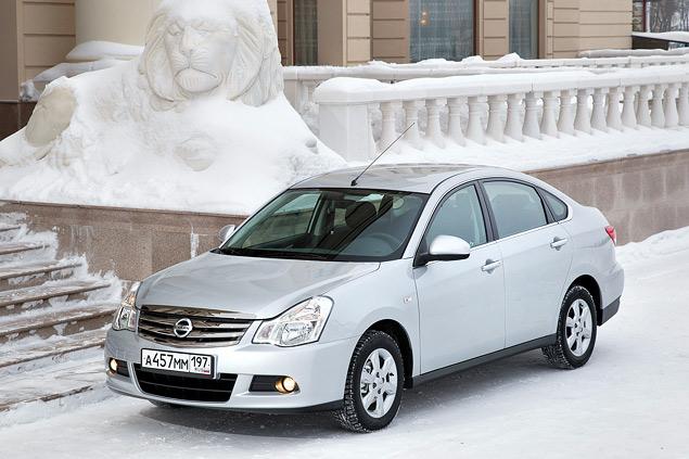 Вряд ли кому-то придет в голову назвать Nissan Almera красавцем. Скорее, это дружеский шарж на Nissan Teana.