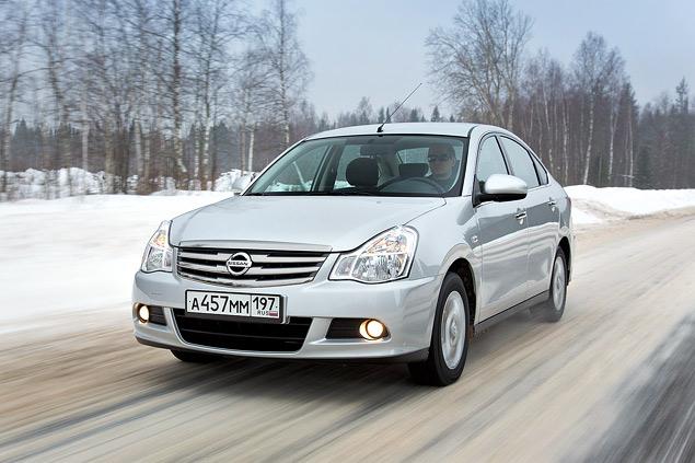 Almera неплохо держит прямую и при этом не боится плохих, точнее, очень плохих дорог