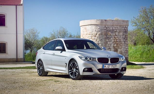 Для 3-Series GT доступна та же линейка опций, что и для седана или универсала. Покупатель сможет заказать продвинутую музыку, проекционный дисплей, систему автоматической парковки и кругового обзора, активный круиз-контроль, камеру, распознающую знаки и так далее. Есть даже особый режим навигационной системы Eco Pro, который выбирает маршруты с наиболее эффективным расходом топлива.