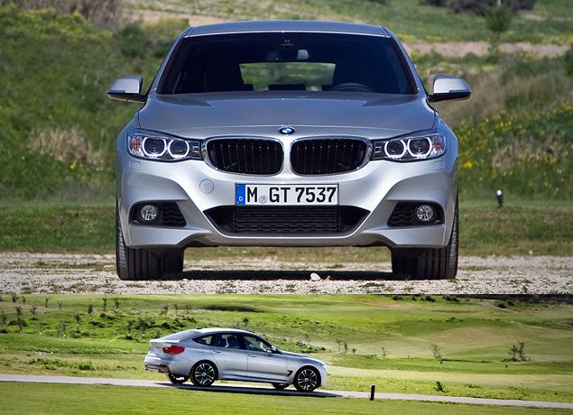 В полный М-пакет для 3-Series Gran Turismo входит новый обвес кузова с более выразительными бамперами и более крупными колесами, "большие" тормоза, заниженная на 10 миллиметров перенастроенная подвеска, а также особое оформление интерьера. Ну и, конечно, множество шильдиков "М", разбросанных по всему автомобилю.