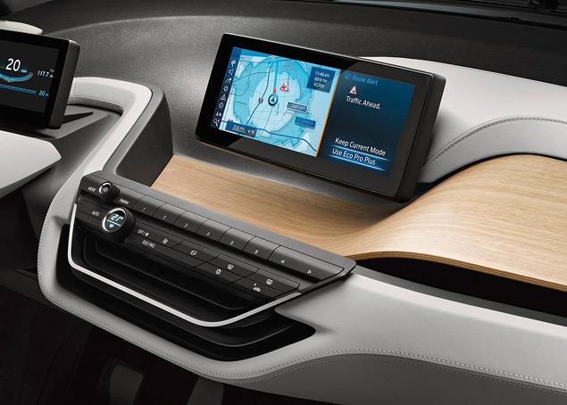 Новый i3 будет одной из самых "умных" BMW по части дружбы с интернетом и мобильными телефонами. Например, она сможет найти водителю свободное место для парковки.