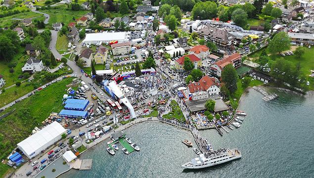 Фестиваль Worthersee с вертолета. Фото Клауса Кропфа (paparazzi1.net)