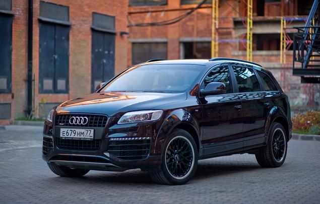Время идет, а Audi Q7 все еще выглядит круто. Но с черным на нашей машине был перебор.