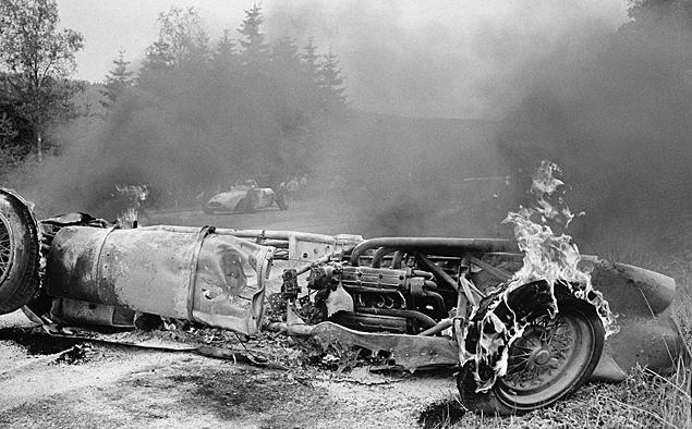 1962 год, Гран-при Бельгии. Вторая гонка Шлегельмильха в Формуле-1. В кадре – горящая Ferrari 156 бельгийского пилота Вилли Мэресса
