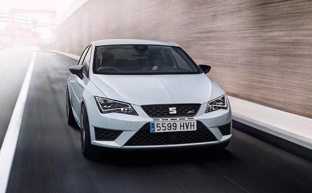 Внешне Cupra 280 от просто Cupra отличается лишь элементами: черные зеркала, 19-дюймовые колеса, тормозные механизмы с надписью Cupra и более массивный спойлер