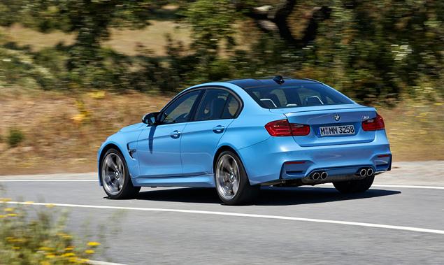 С электронно-регулируемыми амортизаторами BMW M3 и M4 без проблем справляются даже с разбитым асфальтом. Причем дискомфорта не будет даже в самом жестком режиме мехатронного шасси.