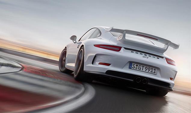 Выхлоп GT3 в спортивном режиме не только громче и сочнее звучит: за счет меньшего сопротивления в выпуске возрастает крутящий момент двигателя в диапазоне от 3 до 4 тысяч оборотов.