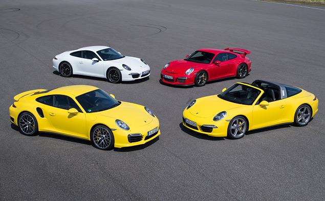 Porsche 911 были представлены практически во всех версиях -- от обычной 350-сильной Carrera до 560-сильной Turbo S. Все они классные! Но больше всего среди "разряженных" версий впечатлила Targa: она потрясающе красива, а с поднятых верхом еще и комфортна как обычное купе -- то, что над тобой мягкая крыша, просто не чувствуешь.