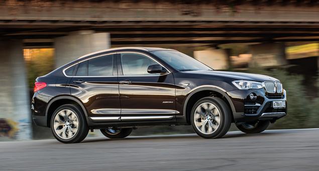 BMW X4 едет почти как X3, только лучше. Автомобиль чуть более собранный, чуть меньше кренится и чуть быстрее отзывается на поворот руля. Но вместе все это дает шикарный эффект.