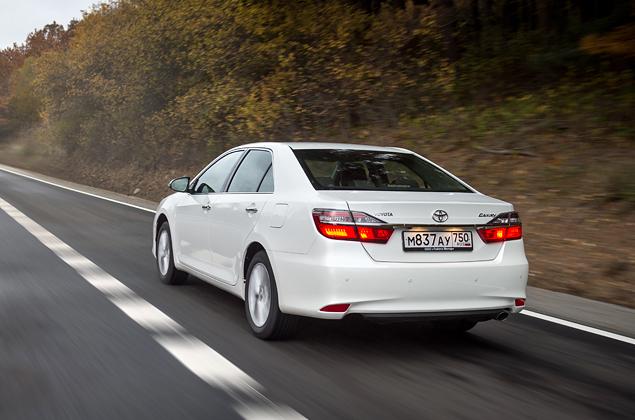 Типичный покупатель Toyota Camry с мотором 2.0 это мужчина 30–35 лет, менеджер среднего звена, владелец седана класса C, который интересуется спортом, путешествиями и любит управлять автомобилем. Никого не напоминает?