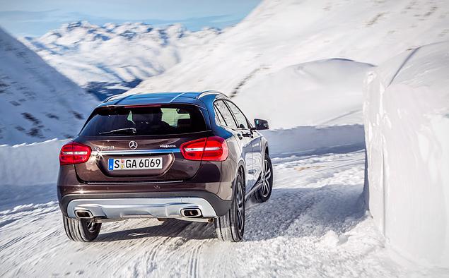 Несмотря на изначально переднеприводную компоновку, Mercedes-Benz GLA менее "прямолинеен", чем автомобили с преимущественным распределением тяги в пользу задних колес.