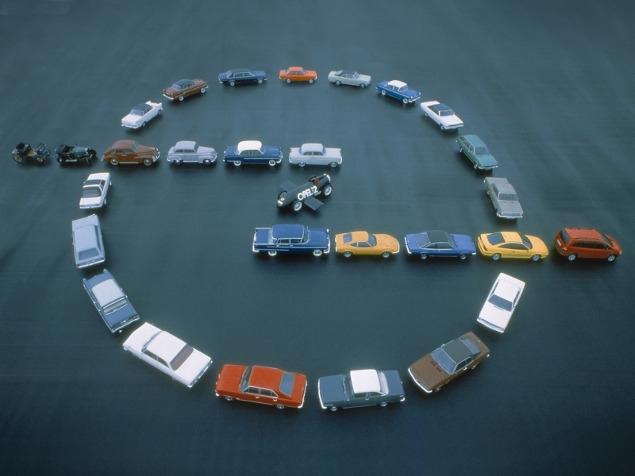 Если в прошлом все модели Opel получали названия в честь воинских званий, то имена современных моделей заканчиваются на "-а": Astra, Corsa, Meriva, Zafira.