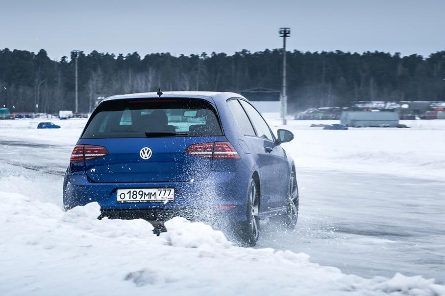 Визуально Golf R отличается от GTI несильно. Спутал модели? Глотай пыль!