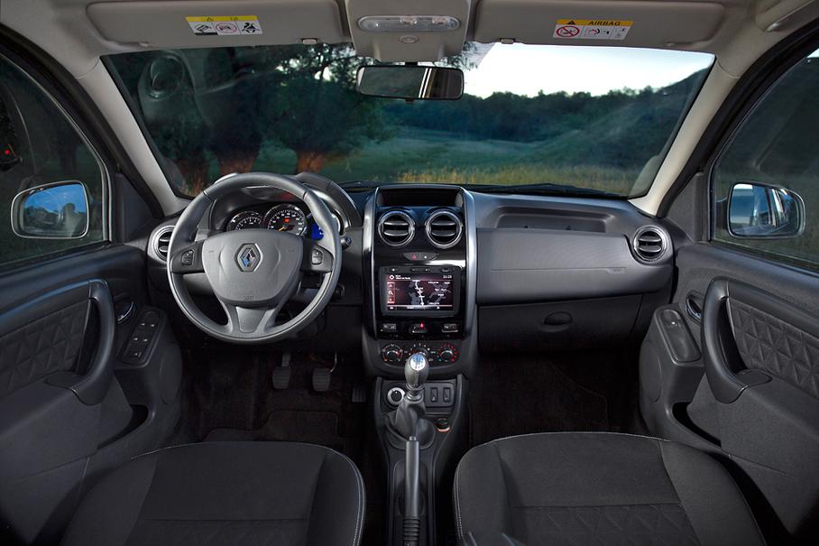 Салон Renault Duster кажется вполне нормальным ровно до того момента, как оказываешься внутри, запертым на несколько часов