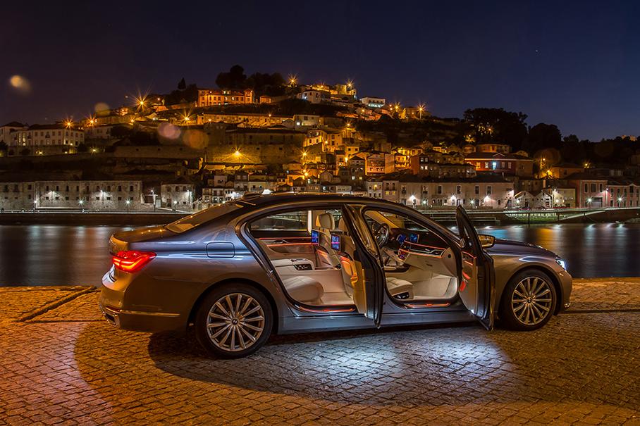 Продажи новой 7 серии стартуют в России 24 октября. BMW 730d xDrive стоит от 5 290 000 рублей, а BMW 750Li xDrive – от 6 850 000 рублей