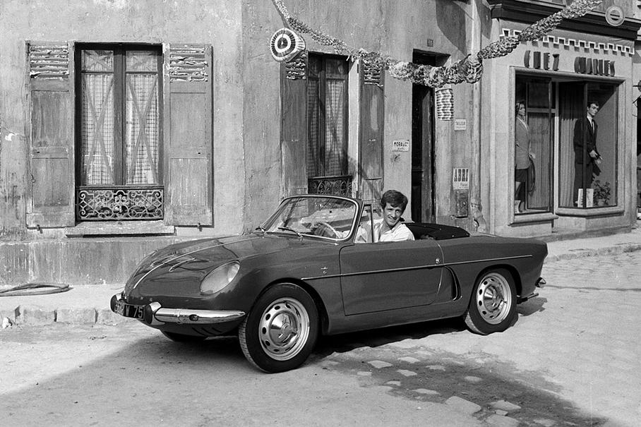Жан-Поль Бельмондо на Renault Alpine A108 Cabriolet Sport 