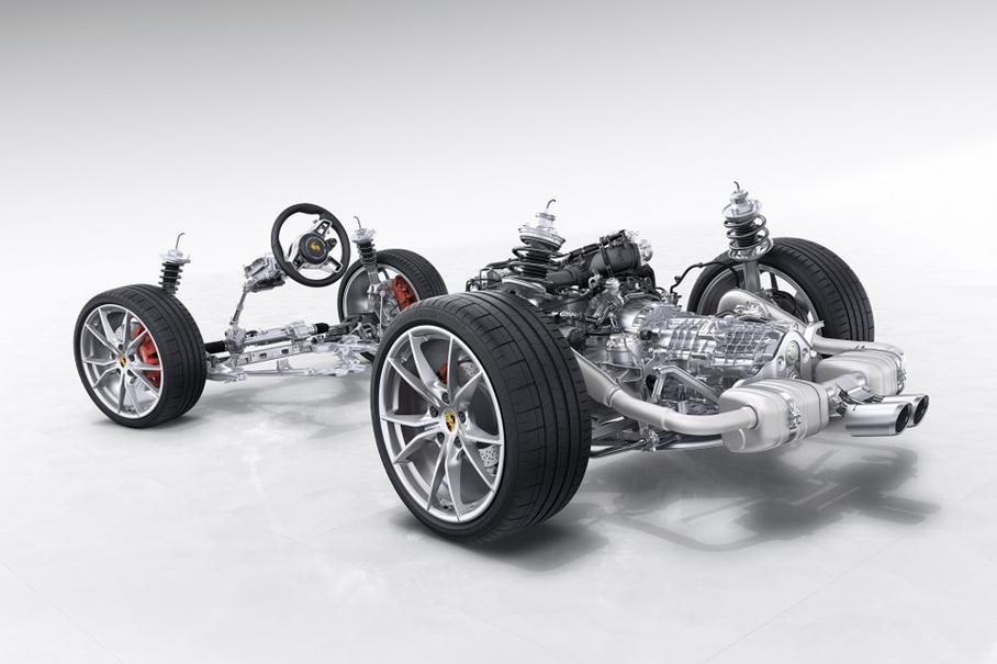 Шасси Porsche 718 Boxster – банальные стойки МакФерсон по кругу. Но как же здорово все это настроено! Точнее, перенастроено – пружины теперь жестче на 10 процентов, задний стабилизатор – на 20, и амортизаторы стали чуть толще.