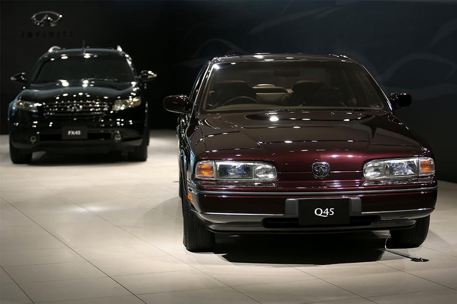 Две главные иконы для Infiniti: первая модель марки, седан Q45 с активной гидравлической подвеской, и кроссовер FX. Спустя годы мы осознали, что это, фактически, был первый купе-кроссовер