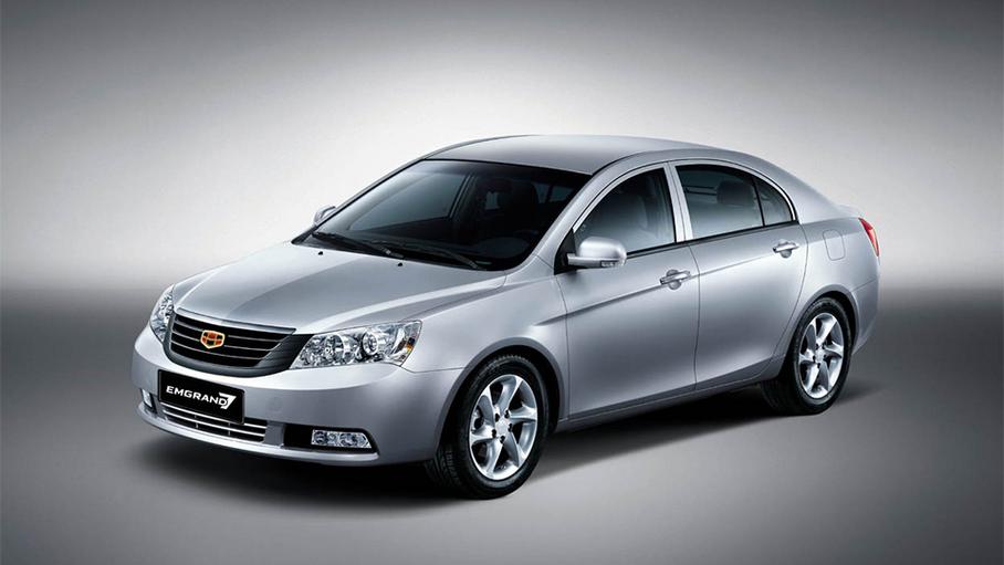 Это Geely Emgrand EC7, у него есть «ускоритель холостого хода»