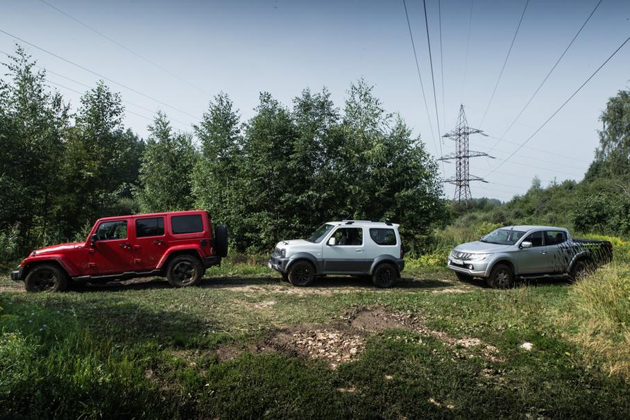[Mitsubishi L200](http://motor.ru/articles/2016/09/06/mitsubishil200/), который приехал с нами в роли технички, оснащен 2,4-литровым дизельным двигателем, отдача которого составляет 154 лошадиные силы и 380 Нм крутящего момента.