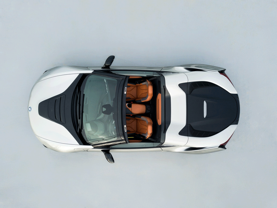BMW i8 лишилась не только верха, но и одной из своих уникальных особенностей. Потому что купе, наряду с Lotus Evora, было из редкой породы машин со среднемоторной компоновкой и посадочной формулой «2+2».