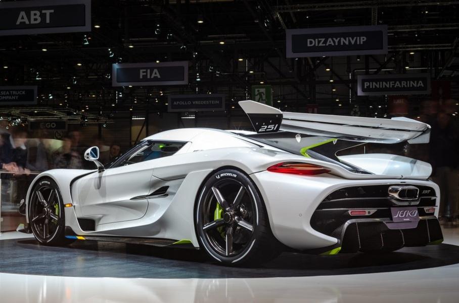 Agera, подвинься!