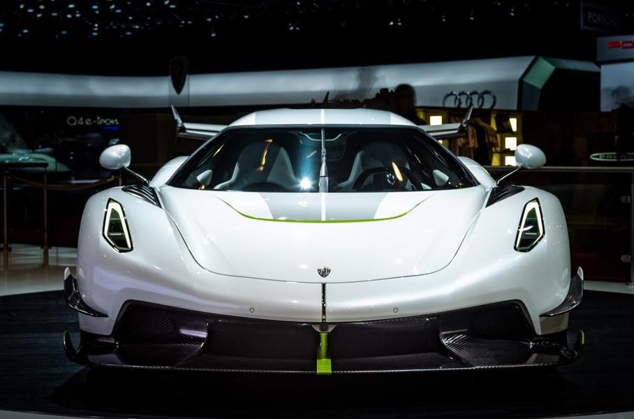Agera, подвинься!